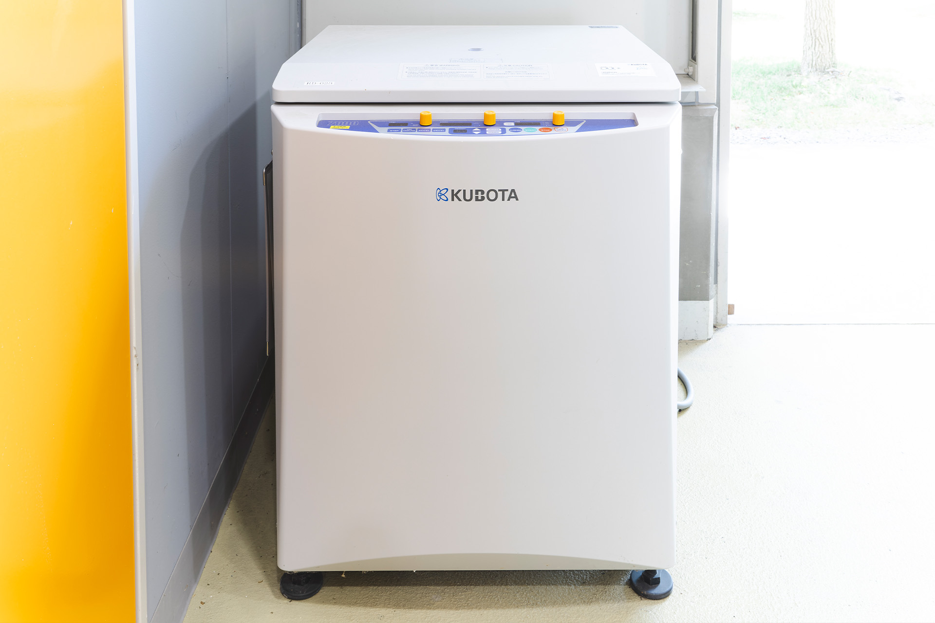 KUBOTA High-Speed, Large-Capacity Refrigerated Centrifuge Model 7000
